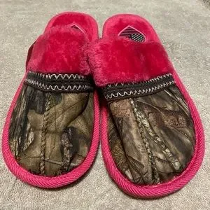 Pink camo house best sale shoes